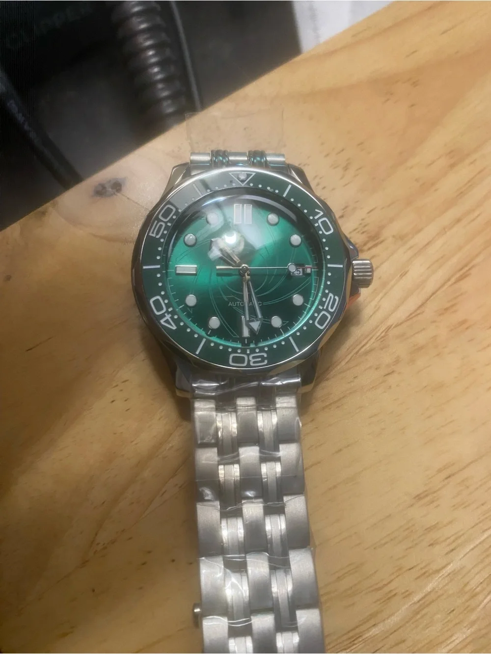 New Automatic Men's Green 007 Diver Watch with Stainless Steel Bracelet